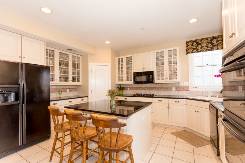 77 Old Chimney Road, Mt. Kisco: photo 3