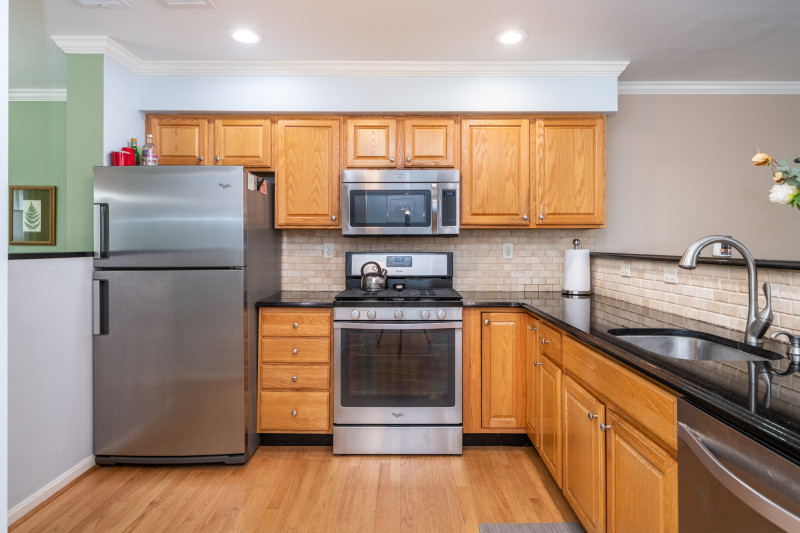 647 Minnieford Avenue, City Island: photo 3