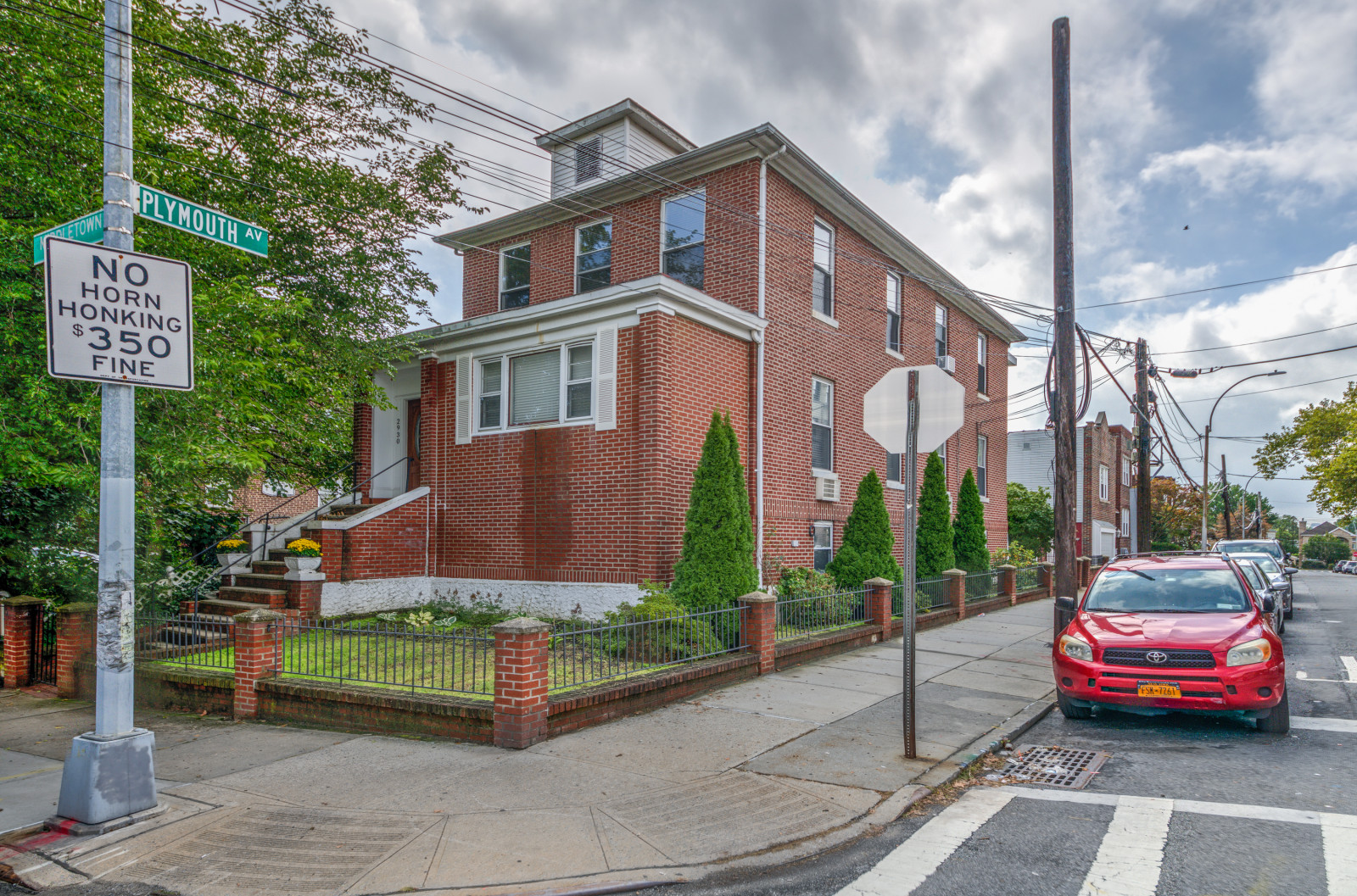 2930 Middletwon Road, Bronx: main photo