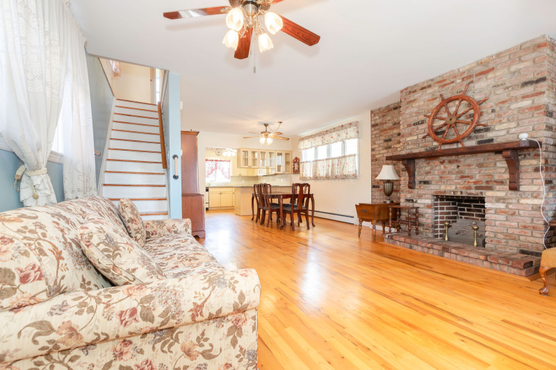 100 Marine Street, City Island: photo 2