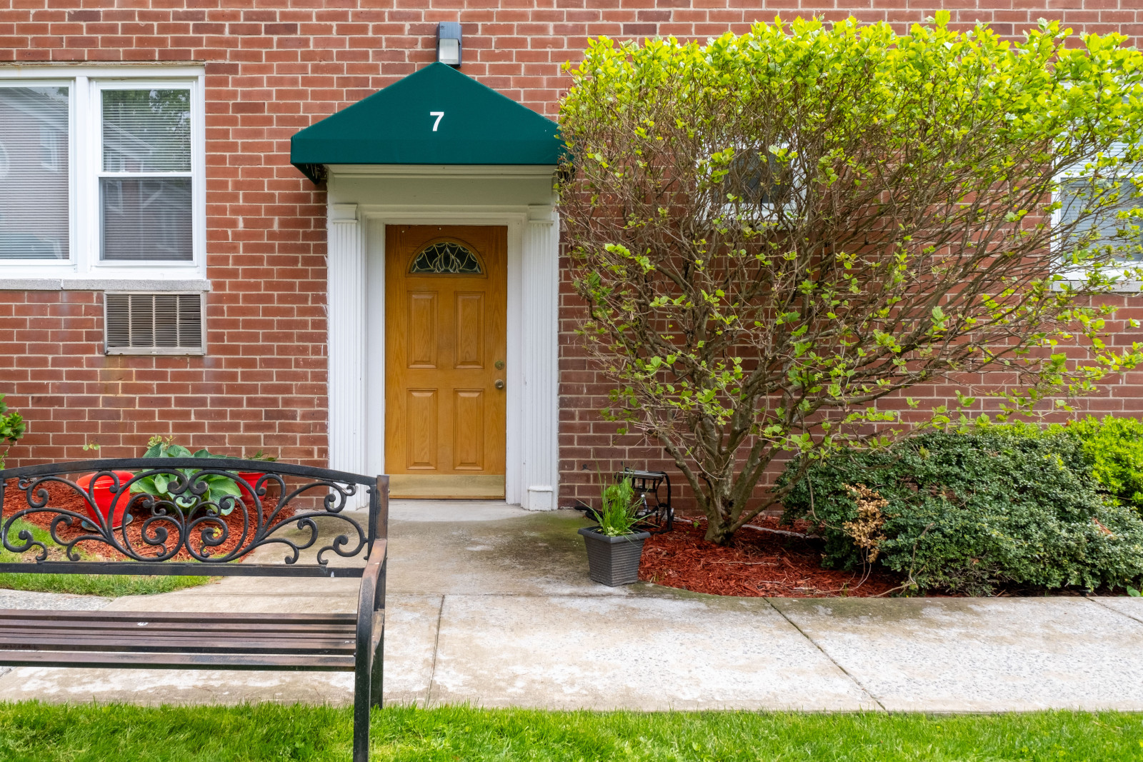 643 Pelham Road Unit #7D, New Rochelle: main photo
