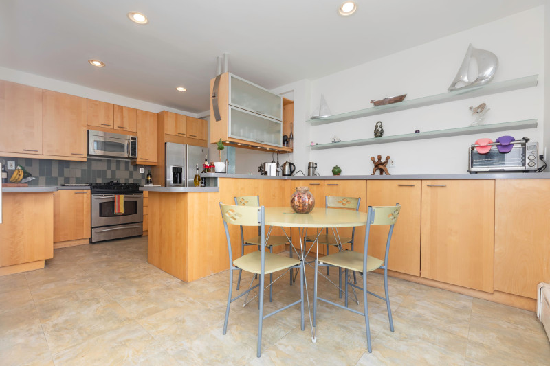 500 Minnieford Avenue, City Island: photo 3